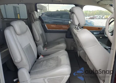 2010 Chrysler Town & Country Limited z USA, uszkodzony, nr VIN 2A4RR7DX7AR495196